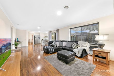 Property photo of 8 Canterbury Close Narre Warren VIC 3805