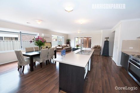 Property photo of 25 Healesville Loop Craigieburn VIC 3064