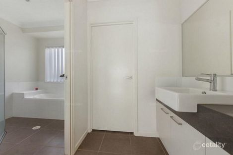 Property photo of 10/6 Pendraat Parade Hope Island QLD 4212