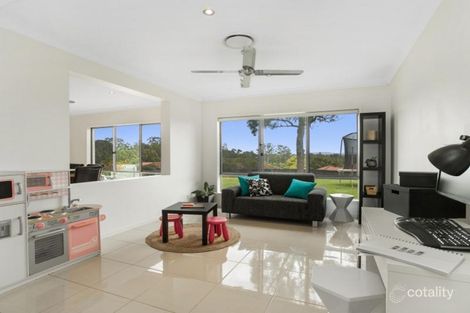 Property photo of 8 Pandorea Close Seventeen Mile Rocks QLD 4073