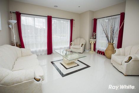 Property photo of 12 Landy Circuit Pakenham VIC 3810