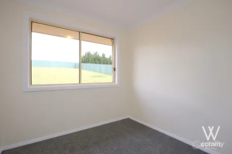 Property photo of 31 Sapphire Crescent Kelso NSW 2795