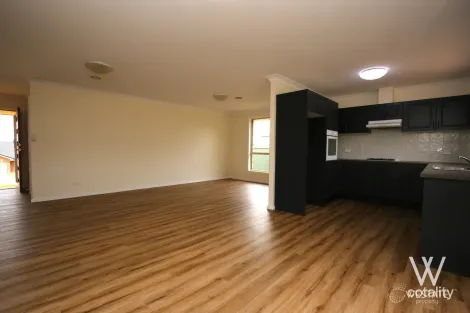 Property photo of 31 Sapphire Crescent Kelso NSW 2795