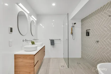 Property photo of 33 Lochinvar Court Ashmore QLD 4214