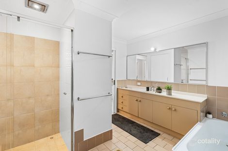 Property photo of 10 Cannington Place Helensvale QLD 4212