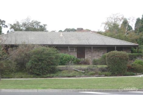 8 Mossgiel Park Dr, Endeavour Hills, VIC 3802