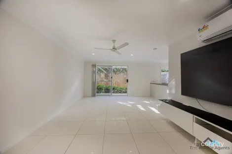 Property photo of 6/13 Angela Way Pimpama QLD 4209