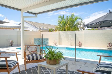 Property photo of 32 Sir Bruce Small Boulevard Benowa QLD 4217