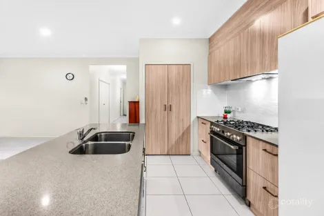 Property photo of 172 Woodline Drive Spring Mountain QLD 4300