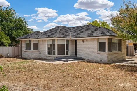 18 Martin St, Tolland, NSW 2650