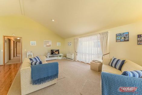 Property photo of 16 Terry Crescent Wimbledon Heights VIC 3922