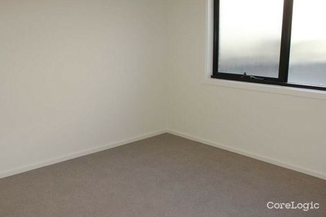 Property photo of 4 Poble Walk Avondale Heights VIC 3034