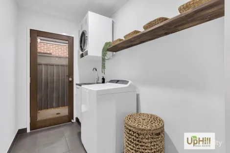 Property photo of 10 Adriatic Circuit Clyde VIC 3978