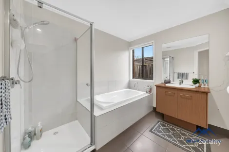 Property photo of 16 Dusky Bells Drive Cranbourne West VIC 3977