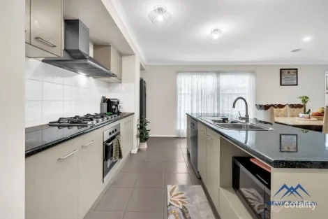 Property photo of 16 Dusky Bells Drive Cranbourne West VIC 3977