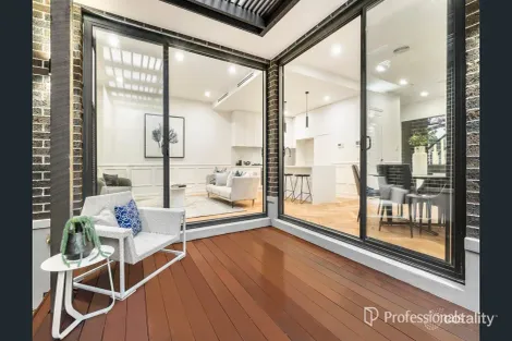 Property photo of 1/2 Shanahan Crescent McKinnon VIC 3204