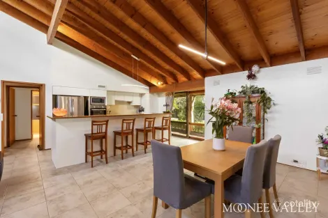 Property photo of 5 Windsor Drive Avondale Heights VIC 3034