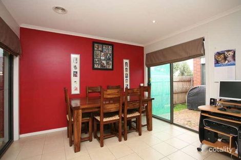 Property photo of 10 Lahinch Grove Cranbourne VIC 3977