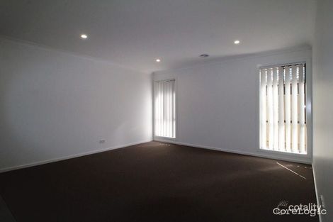 Property photo of 17 Rochester Drive Mickleham VIC 3064