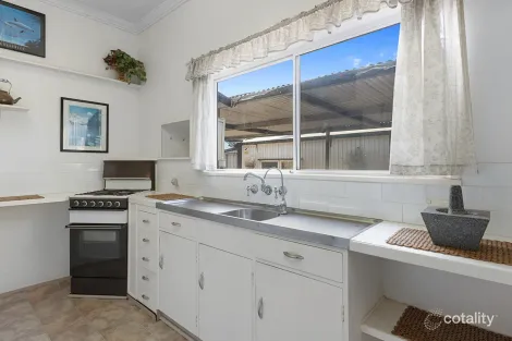 Property photo of 37 Main Coast Road Pine Point SA 5571