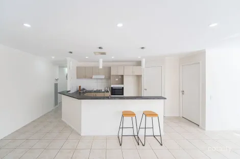 Property photo of 10 Lachlan Crescent Roxburgh Park VIC 3064