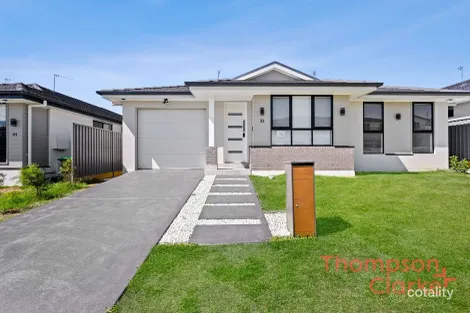33 Rowcliff Cct, Lochinvar, NSW 2321