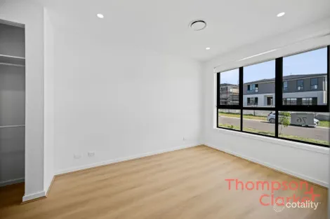 Property photo of 33 Rowcliff Circuit Lochinvar NSW 2321