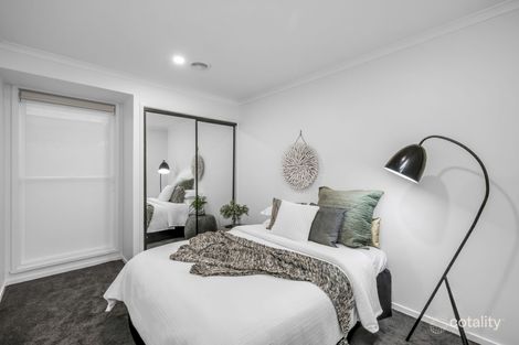 Property photo of 10 Bootie Court Endeavour Hills VIC 3802