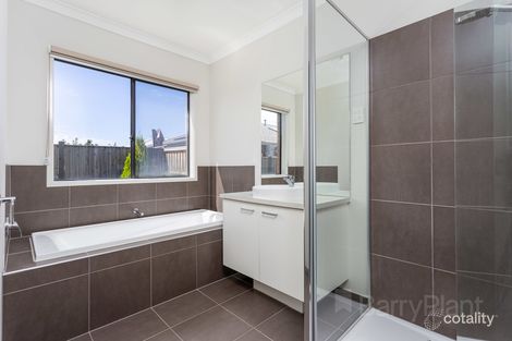 Property photo of 3 Fairwater Drive Point Cook VIC 3030