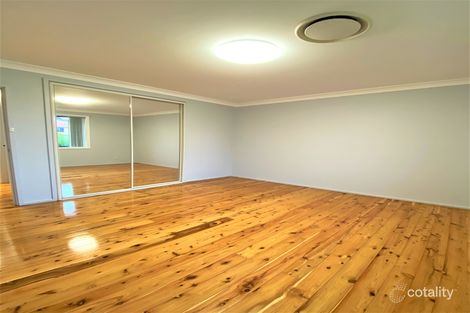 Property photo of 4 Robinson Close Lurnea NSW 2170