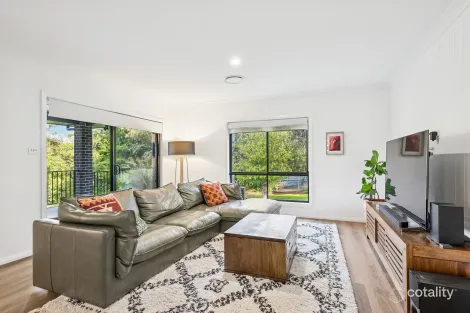 Property photo of 46 Green Parade Valley Heights NSW 2777