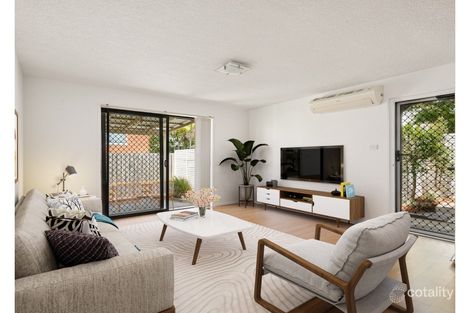 Property photo of 1/3 Honeysuckle Street Mansfield QLD 4122