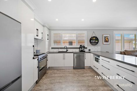 Property photo of 4 Highcliff Close Woongarrah NSW 2259