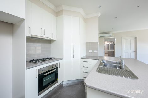 4/76 Barry St, Romsey, VIC 3434