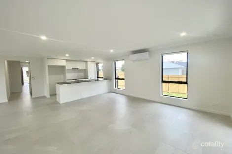 Property photo of 26 John Street Walloon QLD 4306