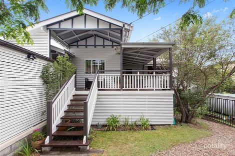 63 Newcastle St, Fairfield, QLD 4103
