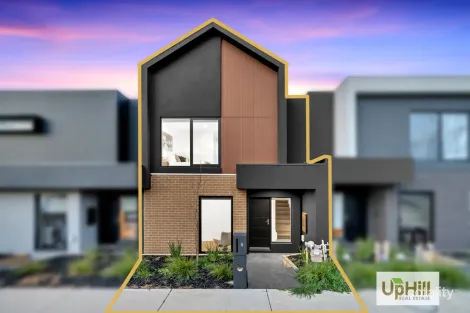 Property photo of 5 Oasis Place Clyde North VIC 3978