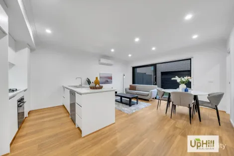 Property photo of 5 Oasis Place Clyde North VIC 3978
