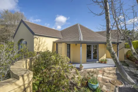 2/2 Fisher Lane, Sandy Bay, TAS 7005