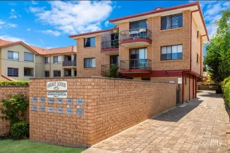 3/6 Lenneberg St, Southport, QLD 4215