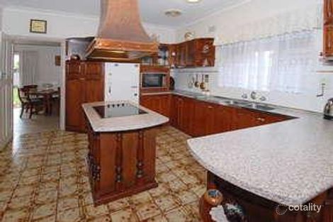 Property photo of 32 Compton Parade Sunshine North VIC 3020