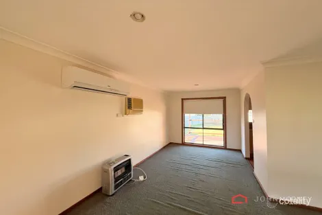 Property photo of 92 Undurra Drive Glenfield Park NSW 2650