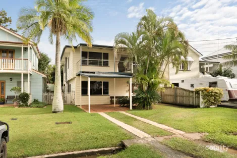 121 Palm Ave, Shorncliffe, QLD 4017
