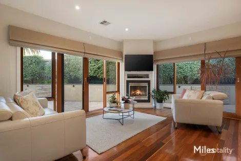 Property photo of 1 Evan Smith Close Macleod VIC 3085