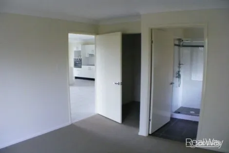 Property photo of 8 Figtree Court Yamanto QLD 4305