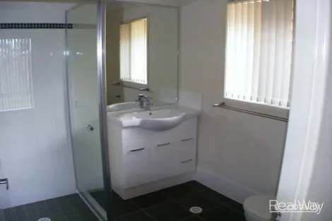 Property photo of 8 Figtree Court Yamanto QLD 4305