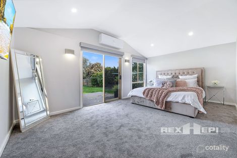 Property photo of 32 Garnet Close Narre Warren VIC 3805