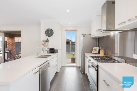 Property photo of 73 Orbis Avenue Fraser Rise VIC 3336