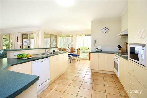 Property photo of 2 Tayla Close Bridgeman Downs QLD 4035