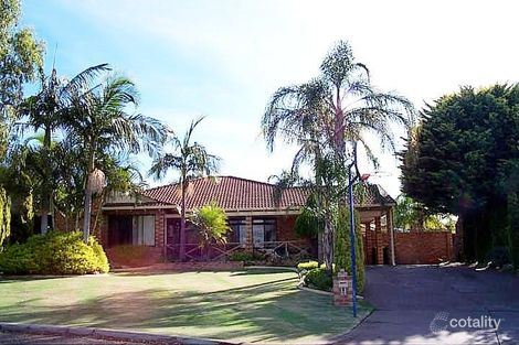 11 Moore Gdns, Kardinya, WA 6163